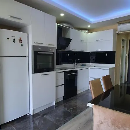 Deniz Manzarali Havuzlu Ultralueks Apartment *